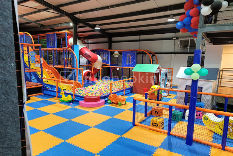kids indoor trampoline